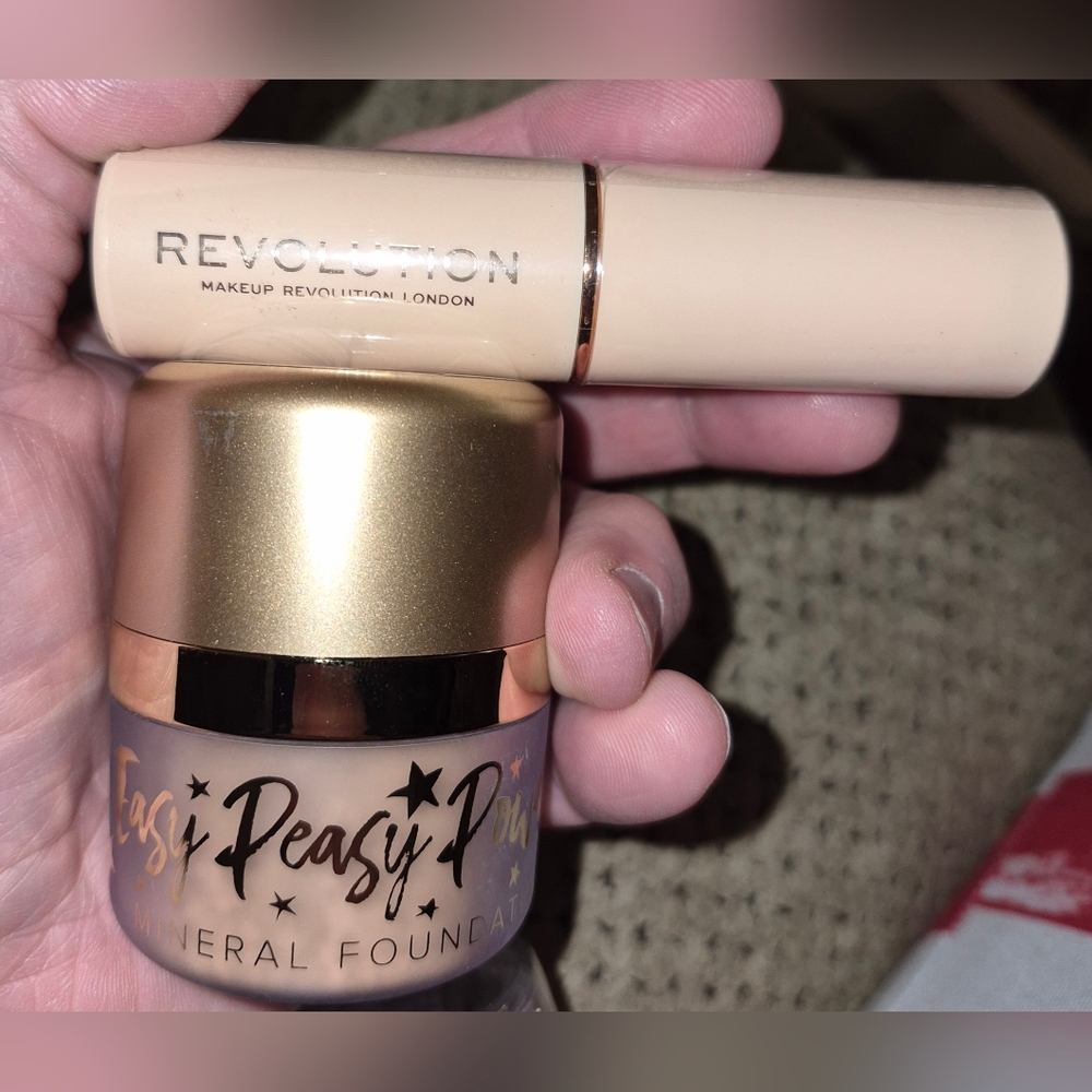 Makeup Bundle - Picture 3 of 16